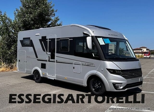 ADRIA SONIC SUPREME EDITION 700 DL ALDE GARAGE 140 cv letti gemelli GAMMA 2025 FACE TO FACE pieno