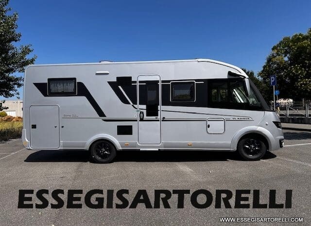 ADRIA SONIC SUPREME EDITION 700 DL ALDE GARAGE 140 cv letti gemelli GAMMA 2025 FACE TO FACE pieno