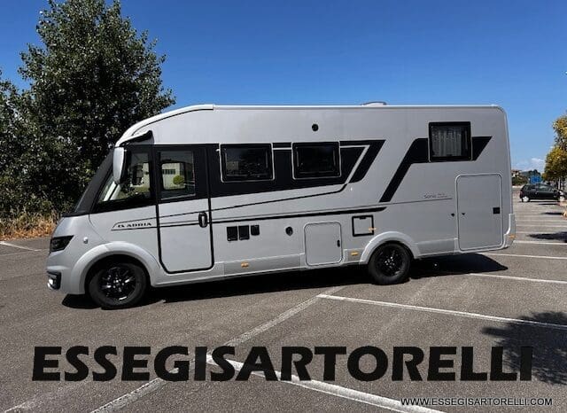 ADRIA SONIC SUPREME EDITION 700 DL ALDE GARAGE 140 cv letti gemelli GAMMA 2025 FACE TO FACE pieno