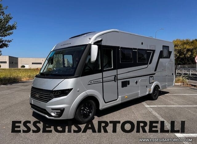 ADRIA SONIC SUPREME EDITION 700 DL ALDE GARAGE 140 cv letti gemelli GAMMA 2025 FACE TO FACE pieno