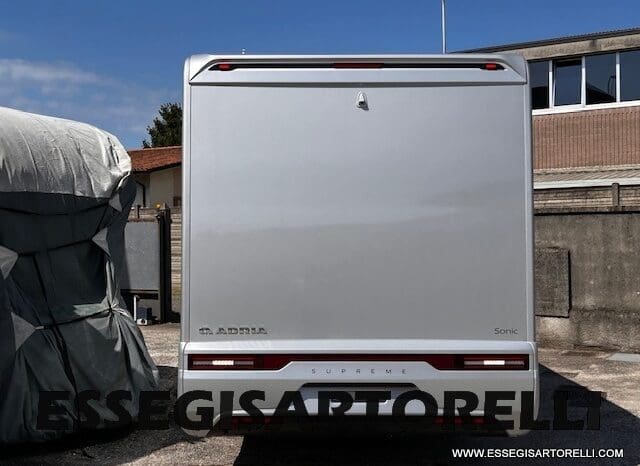 ADRIA SONIC SUPREME EDITION 700 DL ALDE GARAGE 140 cv letti gemelli GAMMA 2025 FACE TO FACE pieno