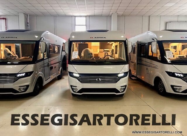 ADRIA SONIC SUPREME EDITION 700 DL ALDE GARAGE 140 cv letti gemelli GAMMA 2025 FACE TO FACE pieno