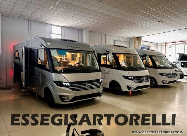 ADRIA SONIC SUPREME EDITION 700 DL ALDE GARAGE 140 cv letti gemelli GAMMA 2025 FACE TO FACE pieno
