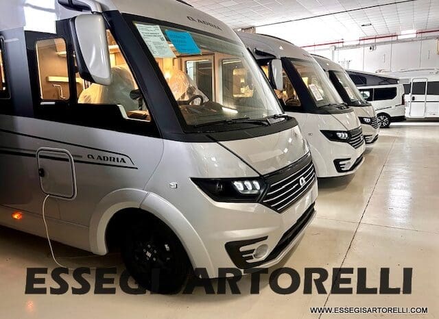 ADRIA SONIC SUPREME EDITION 700 DL ALDE GARAGE 140 cv letti gemelli GAMMA 2025 FACE TO FACE pieno