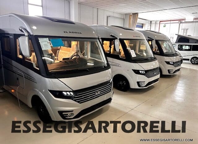 ADRIA SONIC SUPREME EDITION 700 DL ALDE GARAGE 140 cv letti gemelli GAMMA 2025 FACE TO FACE pieno