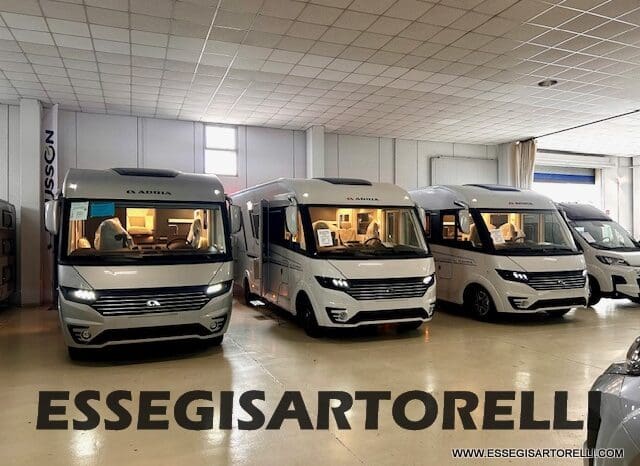 ADRIA SONIC SUPREME EDITION 700 DL ALDE GARAGE 140 cv letti gemelli GAMMA 2025 FACE TO FACE pieno