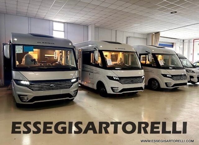 ADRIA SONIC SUPREME EDITION 700 DL ALDE GARAGE 140 cv letti gemelli GAMMA 2025 FACE TO FACE pieno