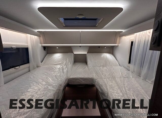 ADRIA SONIC SUPREME EDITION 700 DL ALDE GARAGE 140 cv letti gemelli GAMMA 2025 FACE TO FACE pieno