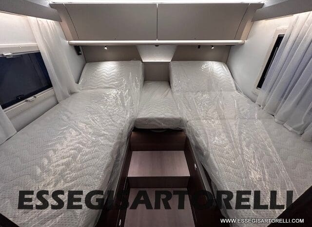 ADRIA SONIC SUPREME EDITION 700 DL ALDE GARAGE 140 cv letti gemelli GAMMA 2025 FACE TO FACE pieno
