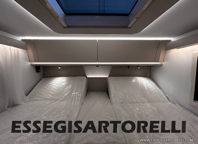 ADRIA SONIC SUPREME EDITION 700 DL ALDE GARAGE 140 cv letti gemelli GAMMA 2025 FACE TO FACE pieno