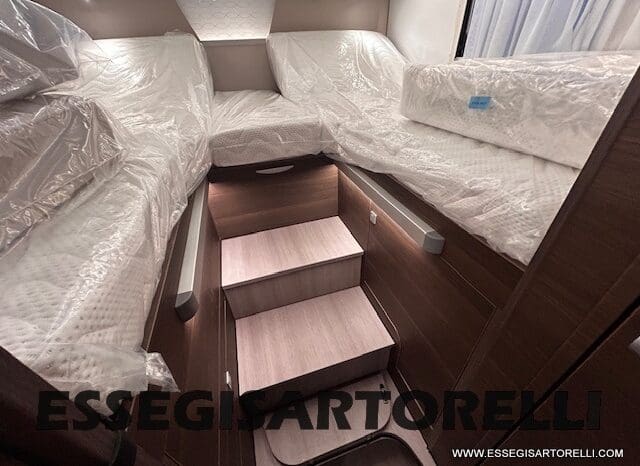 ADRIA SONIC SUPREME EDITION 700 DL ALDE GARAGE 140 cv letti gemelli GAMMA 2025 FACE TO FACE pieno