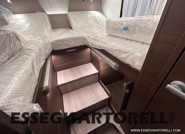 ADRIA SONIC SUPREME EDITION 700 DL ALDE GARAGE 140 cv letti gemelli GAMMA 2025 FACE TO FACE pieno