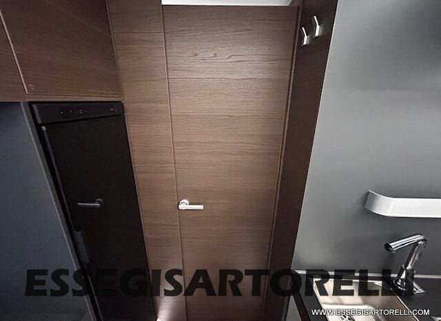 ADRIA SONIC SUPREME EDITION 700 DL ALDE GARAGE 140 cv letti gemelli GAMMA 2025 FACE TO FACE pieno