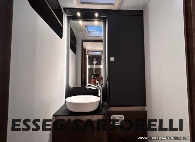 ADRIA SONIC SUPREME EDITION 700 DL ALDE GARAGE 140 cv letti gemelli GAMMA 2025 FACE TO FACE pieno