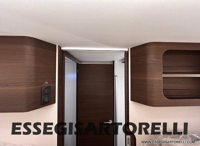 ADRIA SONIC SUPREME EDITION 700 DL ALDE GARAGE 140 cv letti gemelli GAMMA 2025 FACE TO FACE pieno