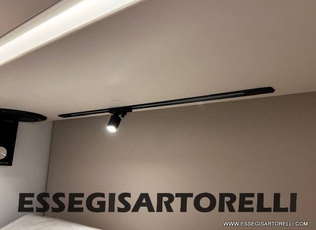 ADRIA SONIC SUPREME EDITION 700 DL ALDE GARAGE 140 cv letti gemelli GAMMA 2025 FACE TO FACE pieno