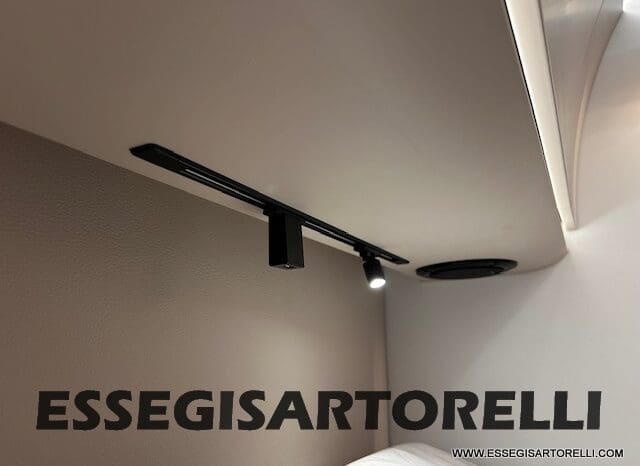 ADRIA SONIC SUPREME EDITION 700 DL ALDE GARAGE 140 cv letti gemelli GAMMA 2025 FACE TO FACE pieno