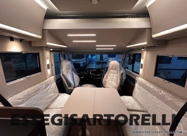 ADRIA SONIC SUPREME EDITION 700 DL ALDE GARAGE 140 cv letti gemelli GAMMA 2025 FACE TO FACE pieno