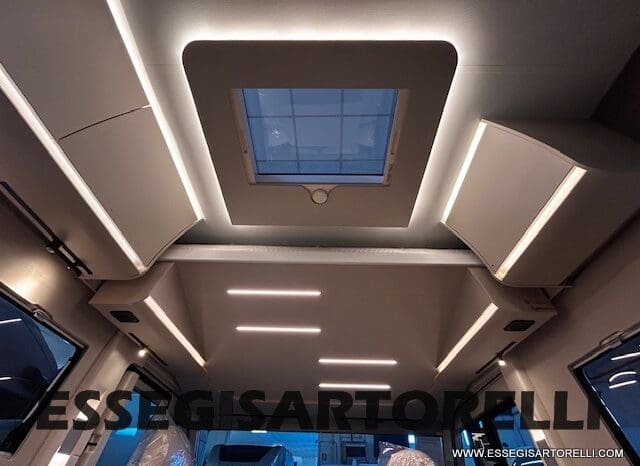 ADRIA SONIC SUPREME EDITION 700 DL ALDE GARAGE 140 cv letti gemelli GAMMA 2025 FACE TO FACE pieno