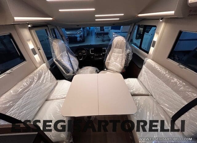 ADRIA SONIC SUPREME EDITION 700 DL ALDE GARAGE 140 cv letti gemelli GAMMA 2025 FACE TO FACE pieno