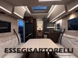 ADRIA SONIC SUPREME EDITION 700 DL ALDE GARAGE 140 cv letti gemelli GAMMA 2025 FACE TO FACE pieno