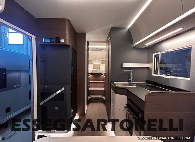 ADRIA SONIC SUPREME EDITION 700 DL ALDE GARAGE 140 cv letti gemelli GAMMA 2025 FACE TO FACE pieno