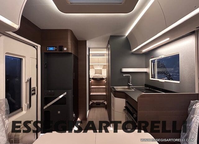 ADRIA SONIC SUPREME EDITION 700 DL ALDE GARAGE 140 cv letti gemelli GAMMA 2025 FACE TO FACE pieno
