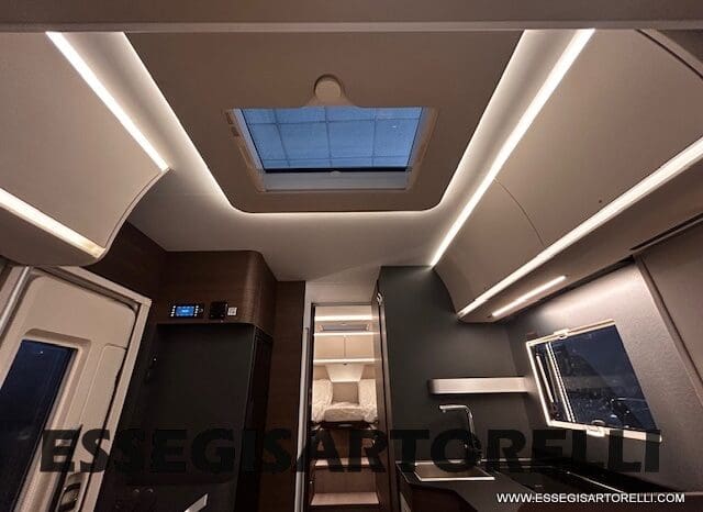 ADRIA SONIC SUPREME EDITION 700 DL ALDE GARAGE 140 cv letti gemelli GAMMA 2025 FACE TO FACE pieno