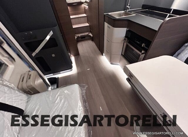 ADRIA SONIC SUPREME EDITION 700 DL ALDE GARAGE 140 cv letti gemelli GAMMA 2025 FACE TO FACE pieno