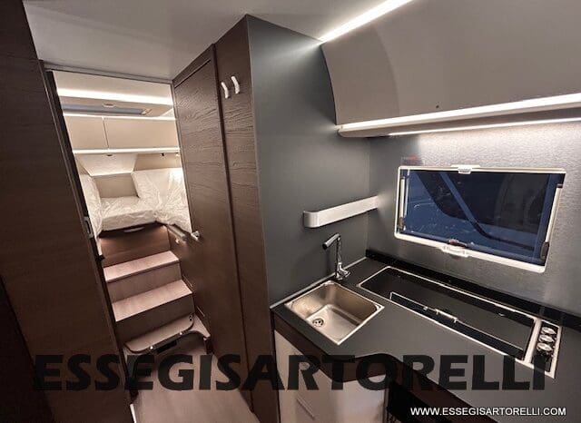 ADRIA SONIC SUPREME EDITION 700 DL ALDE GARAGE 140 cv letti gemelli GAMMA 2025 FACE TO FACE pieno