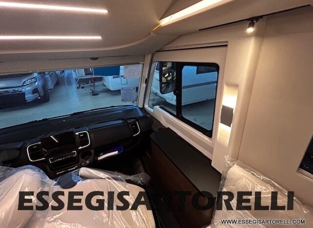 ADRIA SONIC SUPREME EDITION 700 DL ALDE GARAGE 140 cv letti gemelli GAMMA 2025 FACE TO FACE pieno