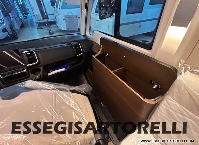 ADRIA SONIC SUPREME EDITION 700 DL ALDE GARAGE 140 cv letti gemelli GAMMA 2025 FACE TO FACE pieno