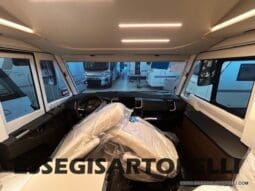 ADRIA SONIC SUPREME EDITION 700 DL ALDE GARAGE 140 cv letti gemelli GAMMA 2025 FACE TO FACE pieno