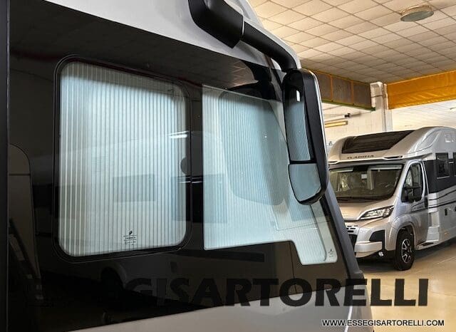 ADRIA SONIC SUPREME EDITION 700 DL ALDE GARAGE 140 cv letti gemelli GAMMA 2025 FACE TO FACE pieno