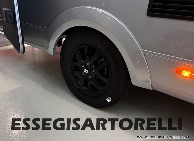 ADRIA SONIC SUPREME EDITION 700 DL ALDE GARAGE 140 cv letti gemelli GAMMA 2025 FACE TO FACE pieno