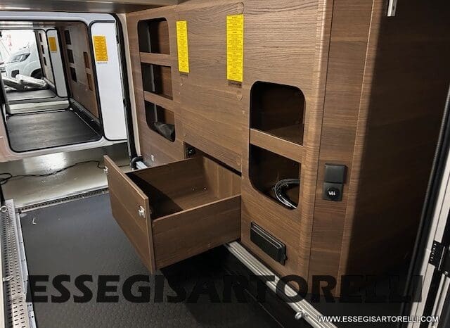 ADRIA SONIC SUPREME EDITION 700 DL ALDE GARAGE 140 cv letti gemelli GAMMA 2025 FACE TO FACE pieno