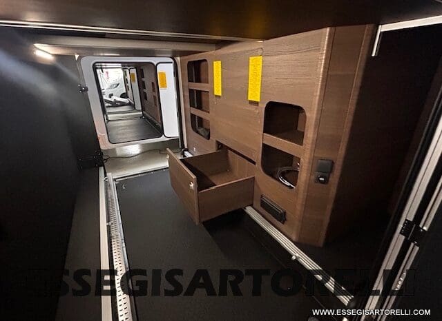 ADRIA SONIC SUPREME EDITION 700 DL ALDE GARAGE 140 cv letti gemelli GAMMA 2025 FACE TO FACE pieno
