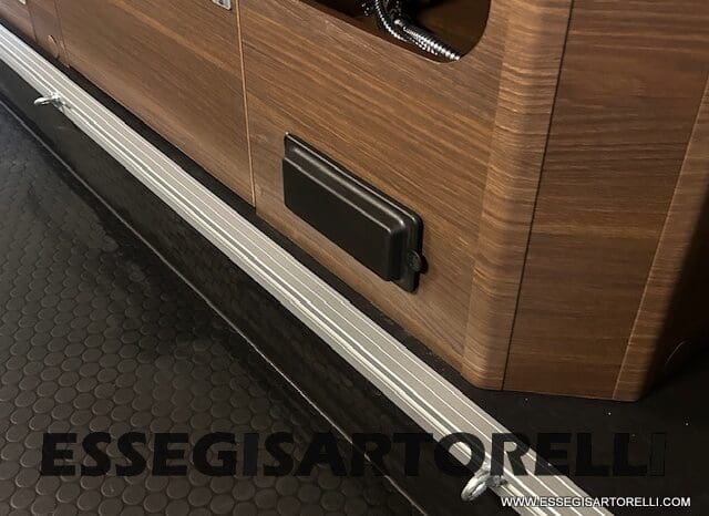 ADRIA SONIC SUPREME EDITION 700 DL ALDE GARAGE 140 cv letti gemelli GAMMA 2025 FACE TO FACE pieno