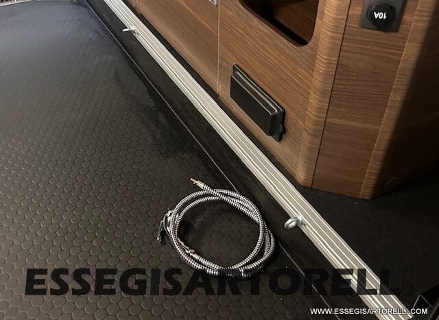 ADRIA SONIC SUPREME EDITION 700 DL ALDE GARAGE 140 cv letti gemelli GAMMA 2025 FACE TO FACE pieno