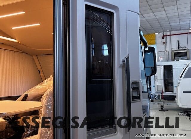 ADRIA SONIC SUPREME EDITION 700 DL ALDE GARAGE 140 cv letti gemelli GAMMA 2025 FACE TO FACE pieno