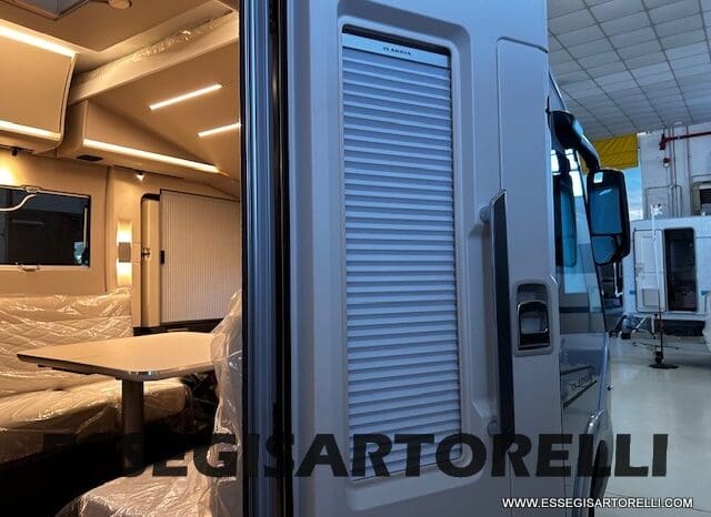 ADRIA SONIC SUPREME EDITION 700 DL ALDE GARAGE 140 cv letti gemelli GAMMA 2025 FACE TO FACE pieno