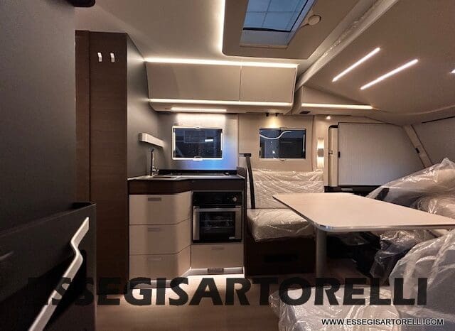 ADRIA SONIC SUPREME EDITION 700 DL ALDE GARAGE 140 cv letti gemelli GAMMA 2025 FACE TO FACE pieno
