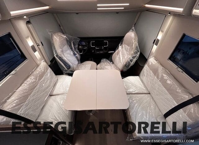 ADRIA SONIC SUPREME EDITION 700 DL ALDE GARAGE 140 cv letti gemelli GAMMA 2025 FACE TO FACE pieno