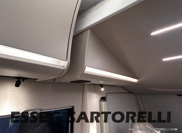 ADRIA SONIC SUPREME EDITION 700 DL ALDE GARAGE 140 cv letti gemelli GAMMA 2025 FACE TO FACE pieno