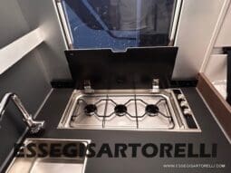 ADRIA SONIC SUPREME EDITION 700 DL ALDE GARAGE 140 cv letti gemelli GAMMA 2025 FACE TO FACE pieno