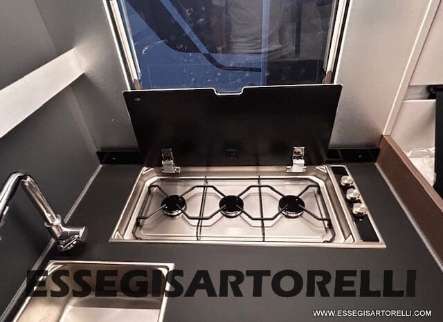 ADRIA SONIC SUPREME EDITION 700 DL ALDE GARAGE 140 cv letti gemelli GAMMA 2025 FACE TO FACE pieno