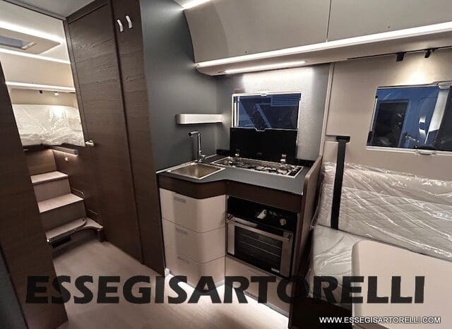 ADRIA SONIC SUPREME EDITION 700 DL ALDE GARAGE 140 cv letti gemelli GAMMA 2025 FACE TO FACE pieno