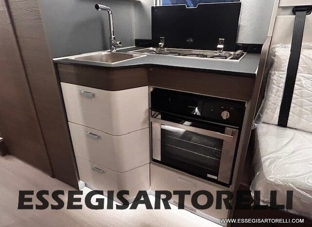 ADRIA SONIC SUPREME EDITION 700 DL ALDE GARAGE 140 cv letti gemelli GAMMA 2025 FACE TO FACE pieno