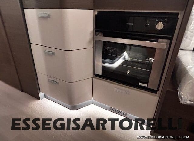 ADRIA SONIC SUPREME EDITION 700 DL ALDE GARAGE 140 cv letti gemelli GAMMA 2025 FACE TO FACE pieno
