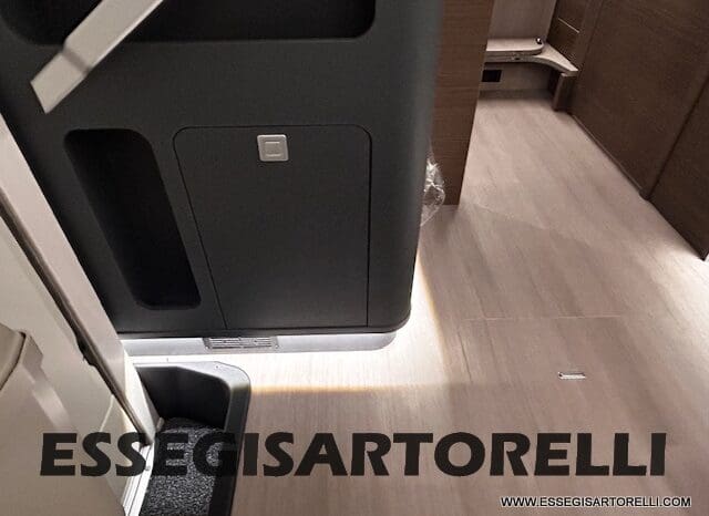 ADRIA SONIC SUPREME EDITION 700 DL ALDE GARAGE 140 cv letti gemelli GAMMA 2025 FACE TO FACE pieno